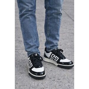 Givenchy G4 Low-Top Sneakers Mens 39 Black White Patent Leather 4G Logo EC0233